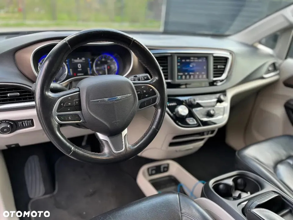 Chrysler Pacifica - 6