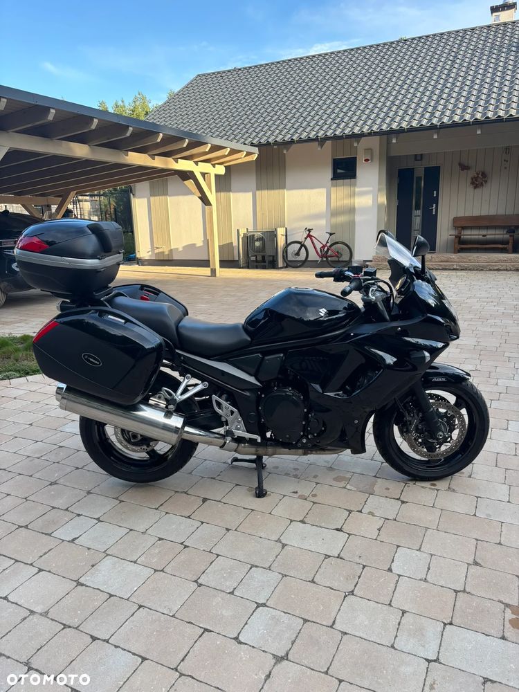Suzuki GSX - 12