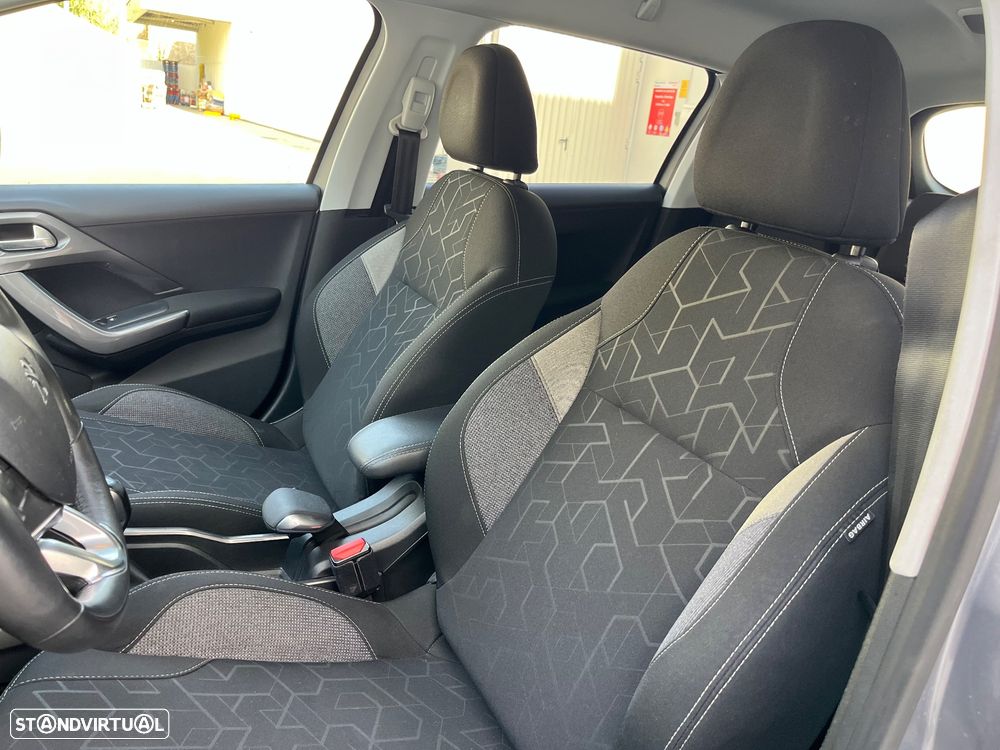 Peugeot 2008 PureTech 82 Style - 23