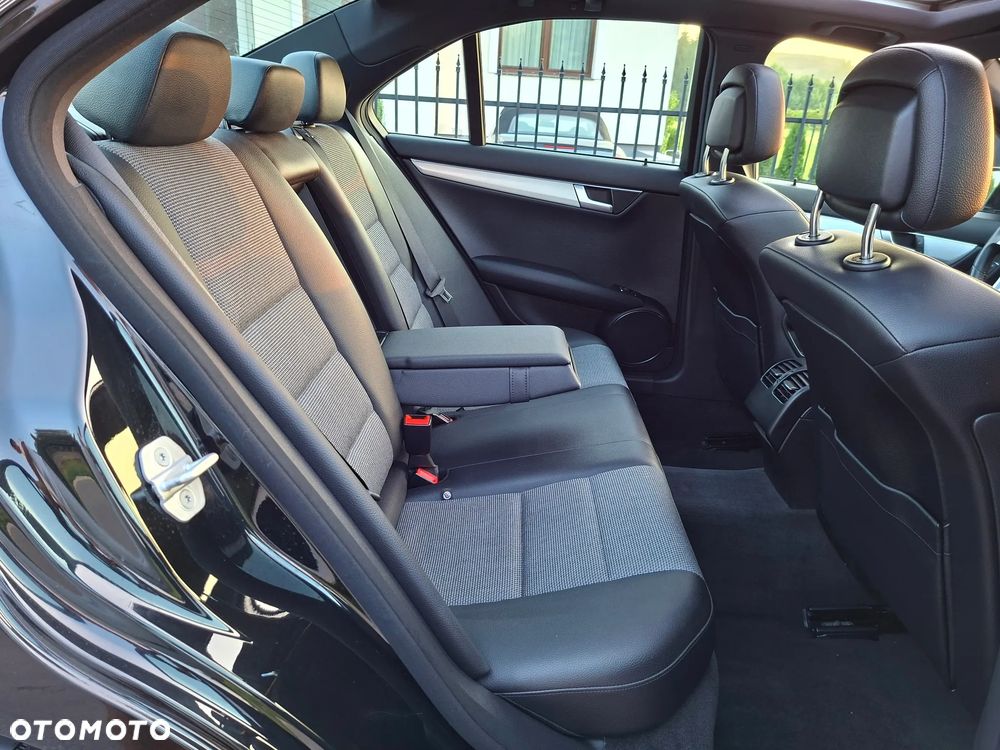 Mercedes-Benz Klasa C 200 CGI BlueEff Avantgarde - 21