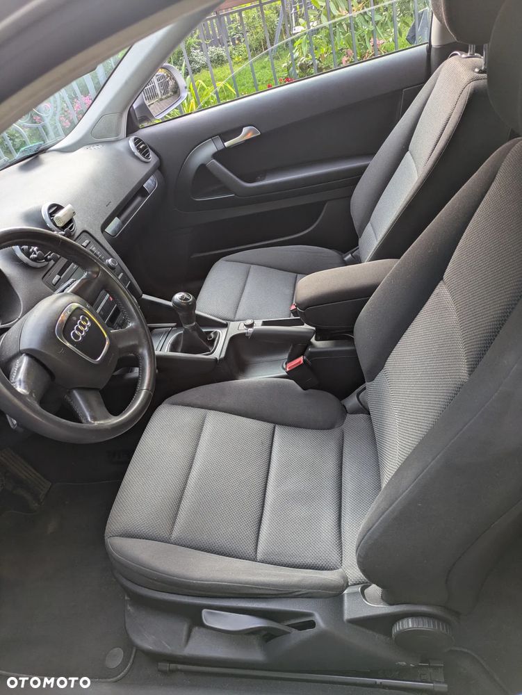 Audi A3 3-drzwiowe 1.6 Ambition - 17