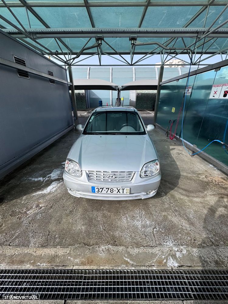 Hyundai Accent 1.3 GLS - 1