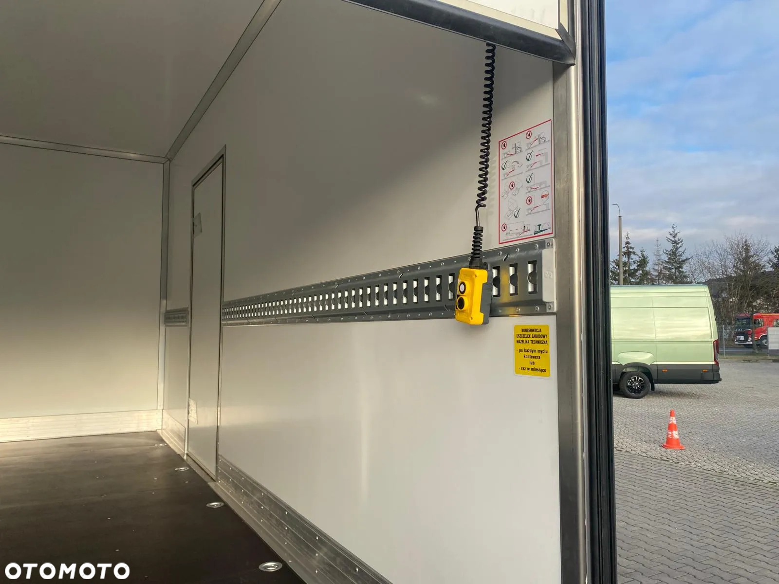 Iveco DAILY 50C18HZ Kontener + Winda 1000 kg - 6