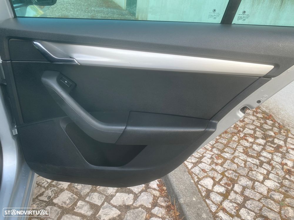 Skoda Octavia 1.6 TDI DSG Ambition - 16