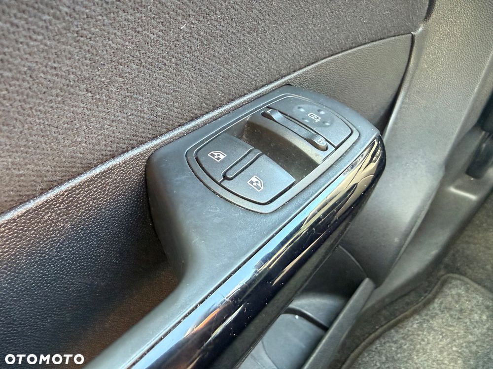 Opel Corsa 1.4 Cosmo - 31