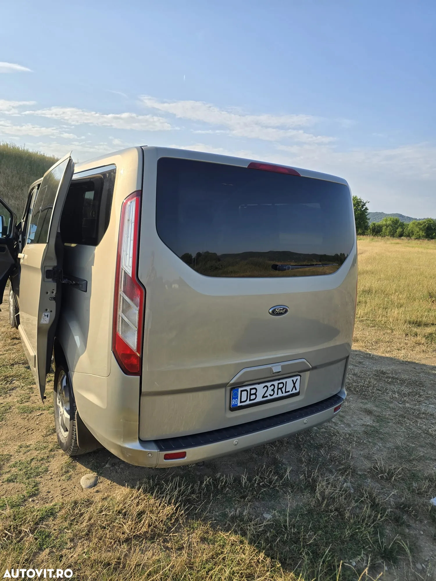Ford Tourneo Custom - 15