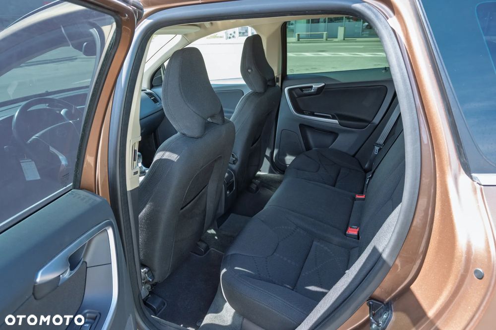 Volvo XC 60 D4 AWD Momentum - 14