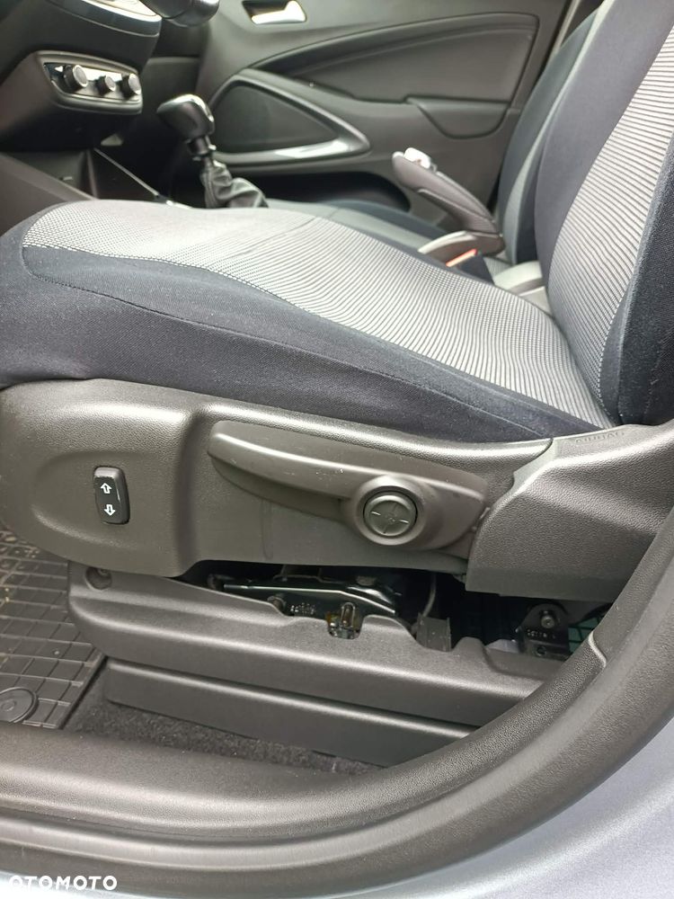 Opel Crossland X - 8