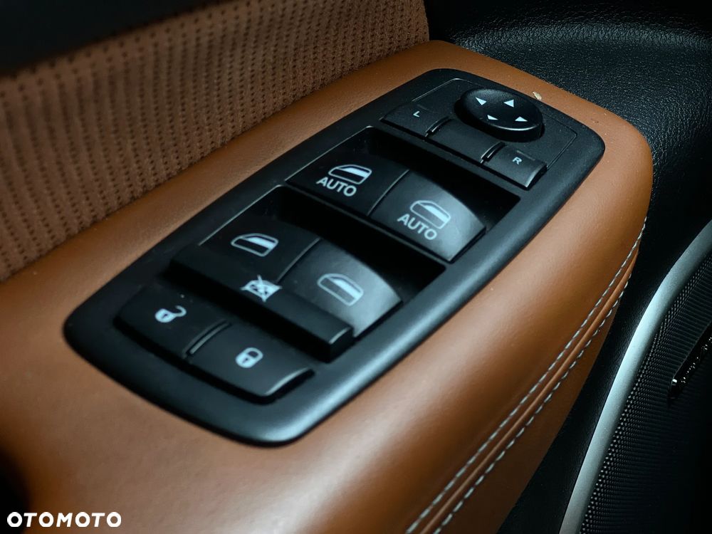 Jeep Grand Cherokee - 19