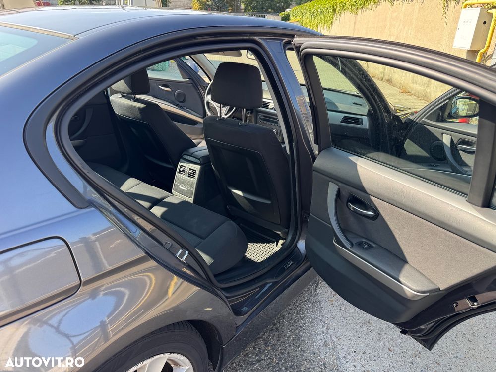BMW Seria 3 320i Aut. - 15