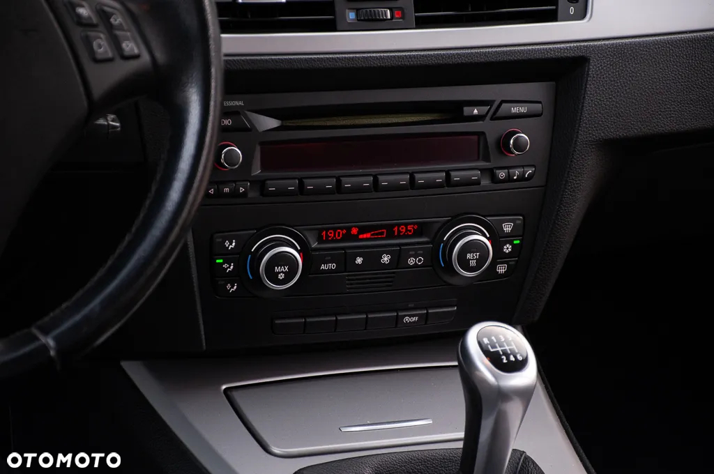 BMW Seria 3 318i Edition Sport - 30