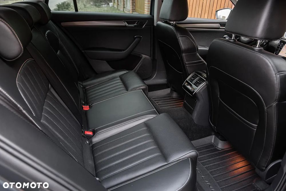 Skoda Superb 2.0 TDI DSG L&K - 29