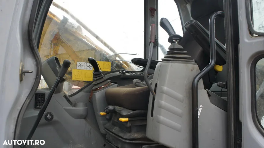New Holland E 175 - 7