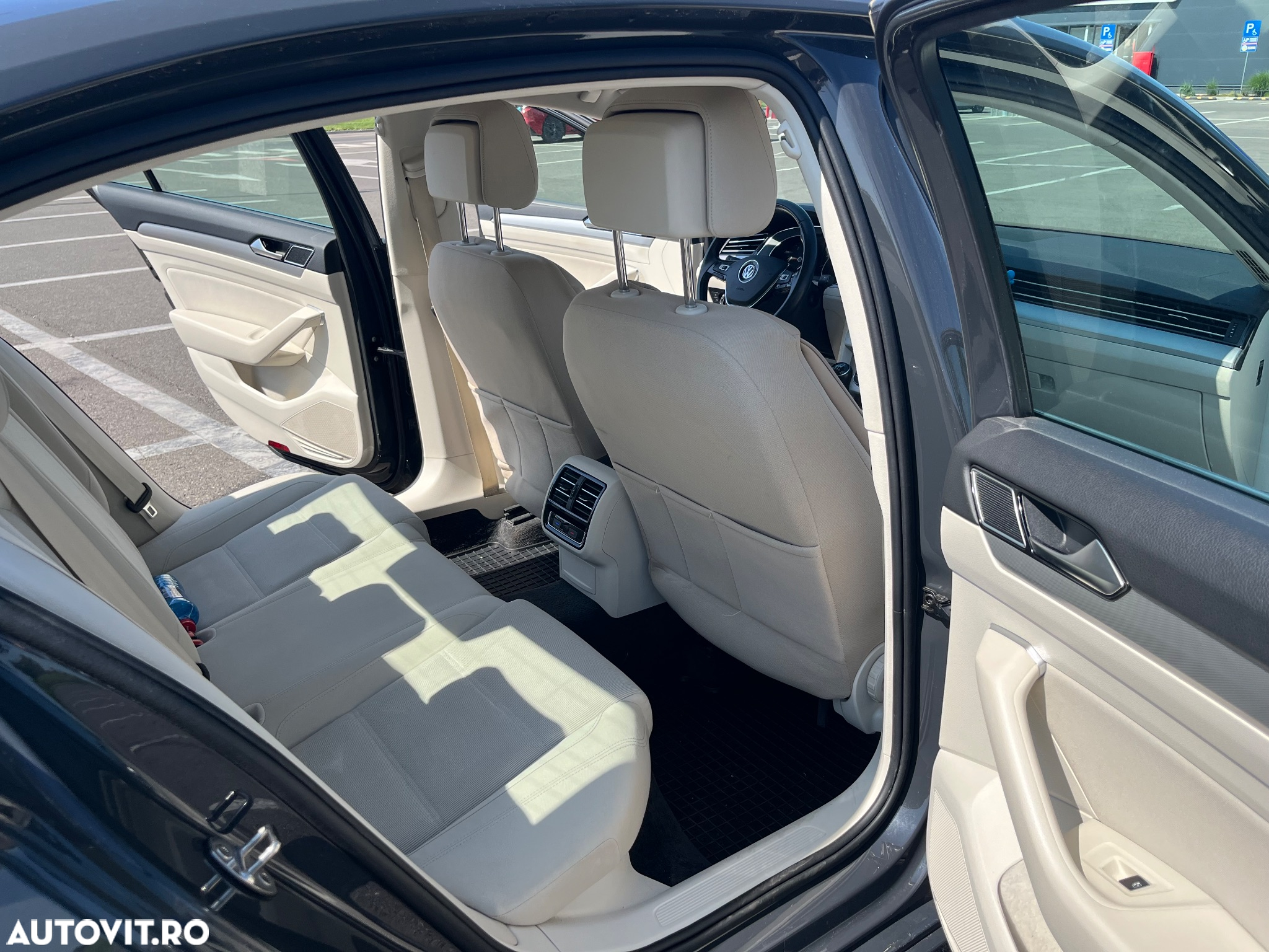 Volkswagen Passat 2.0 TDI Highline - 29