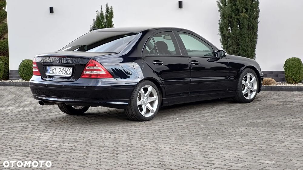 Mercedes-Benz Klasa C 180 Kompressor Avantgarde Sport Edition - 36