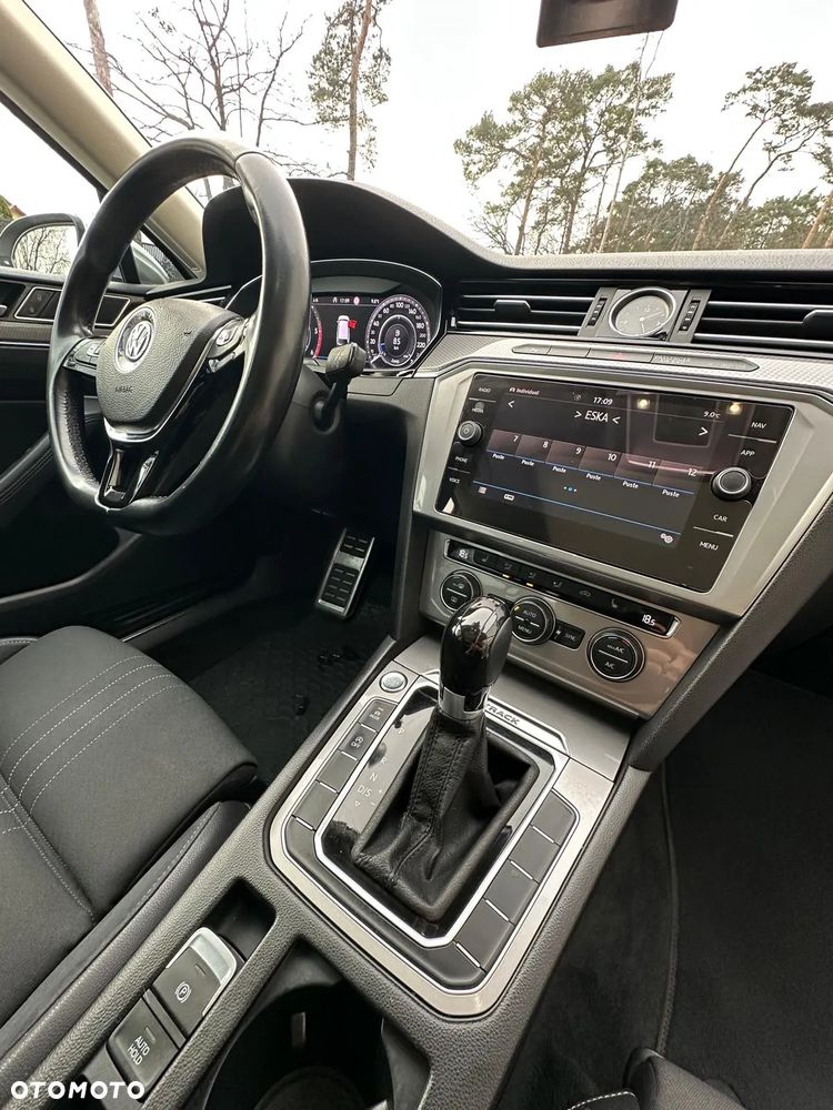 Volkswagen Passat 2.0 TDI SCR 4Mot DSG Comfortline - 13
