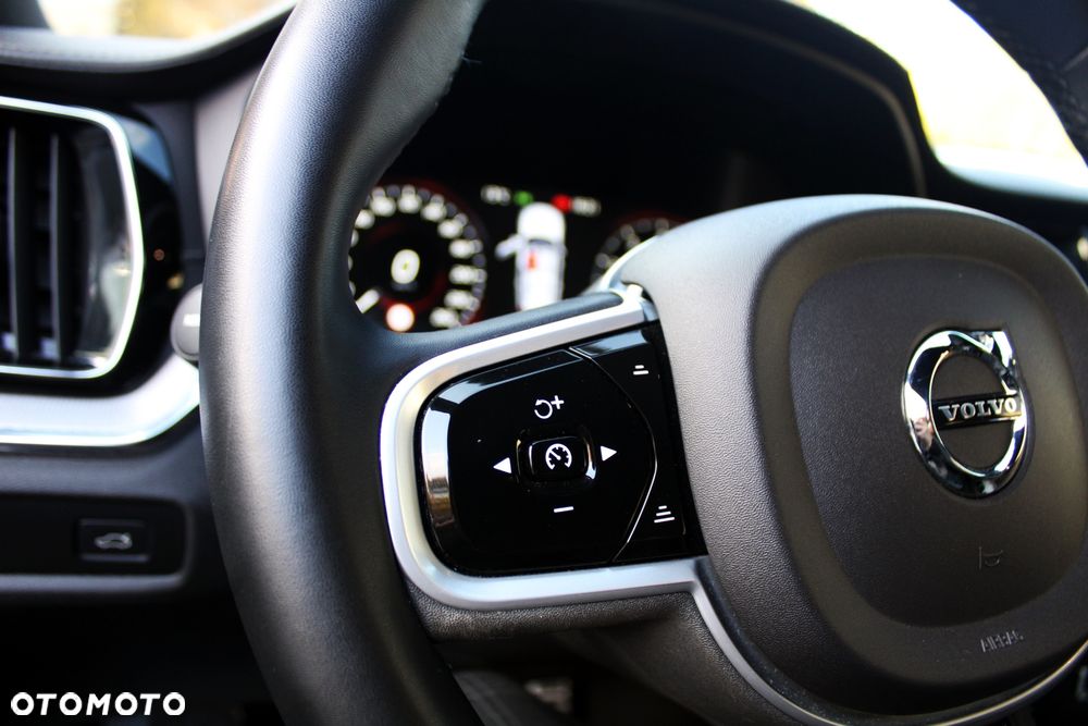 Volvo V60 B4 B R-Design - 19