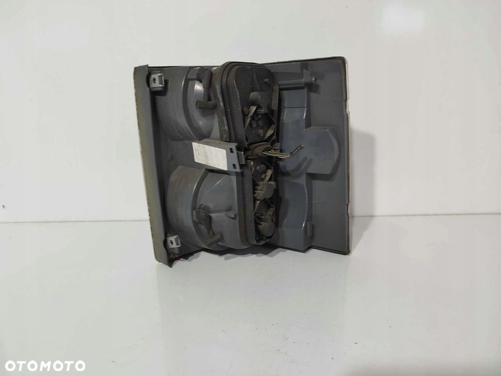 LAMPA LEWA TYLNA LAND ROVER RANGE ROVER III L322 - 3