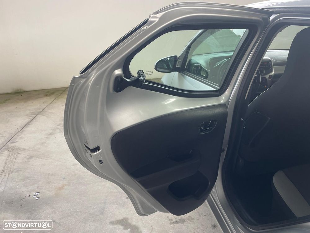 Toyota Aygo x-play - 18