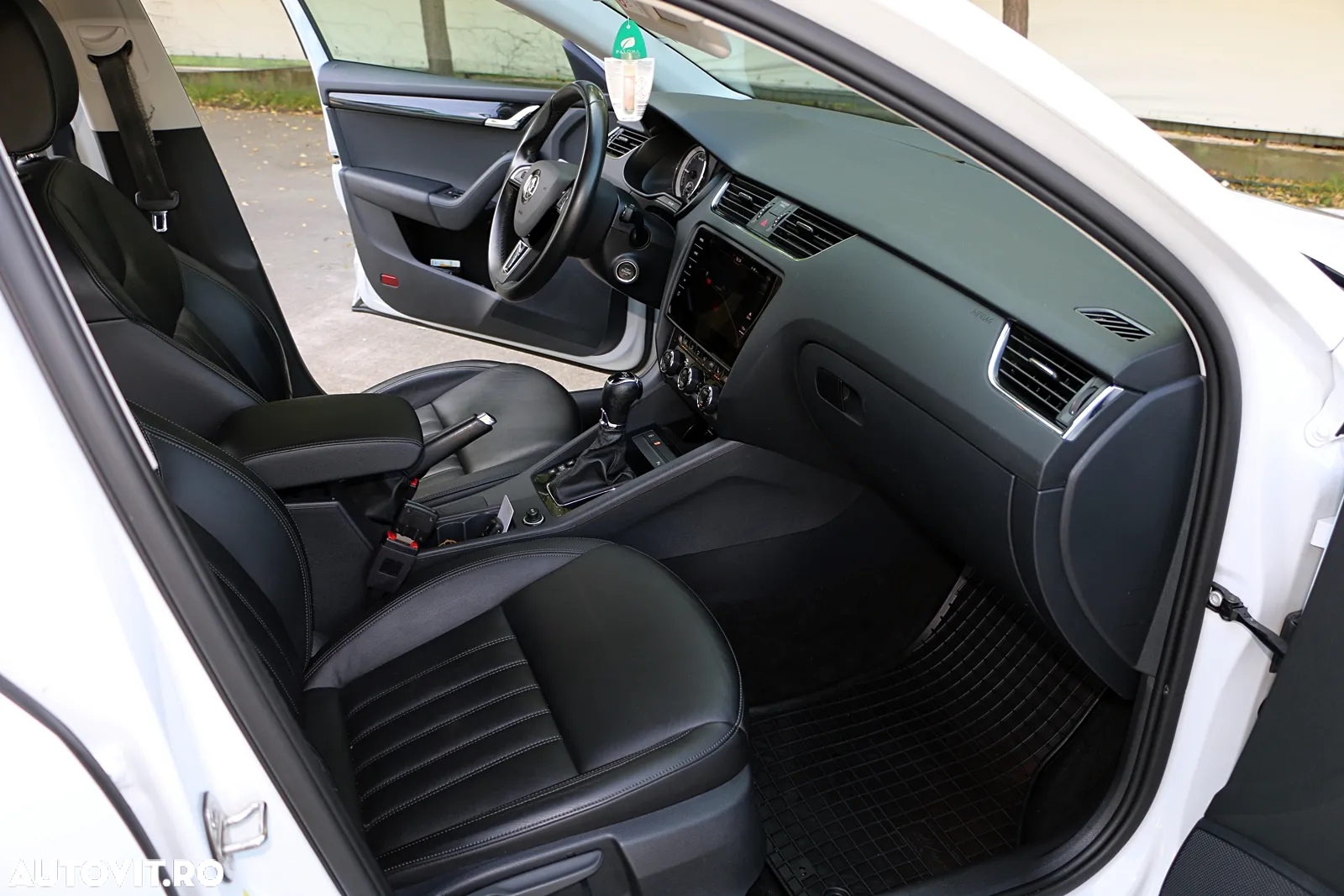 Skoda Octavia Combi Diesel 1.6 TDI DSG Style - 21