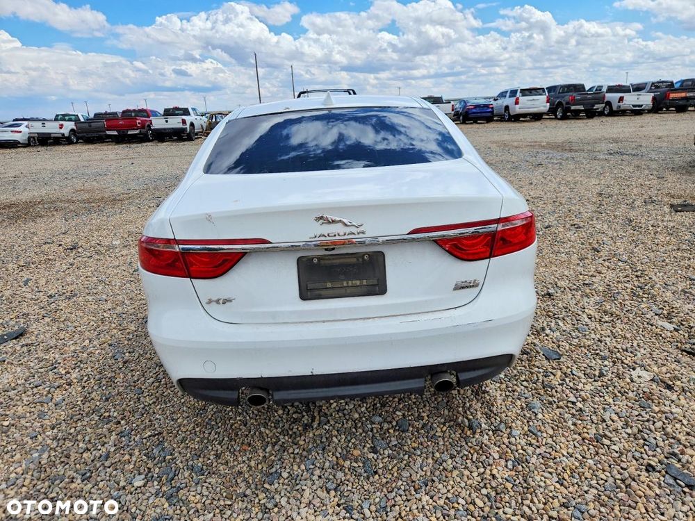 Jaguar XF - 7