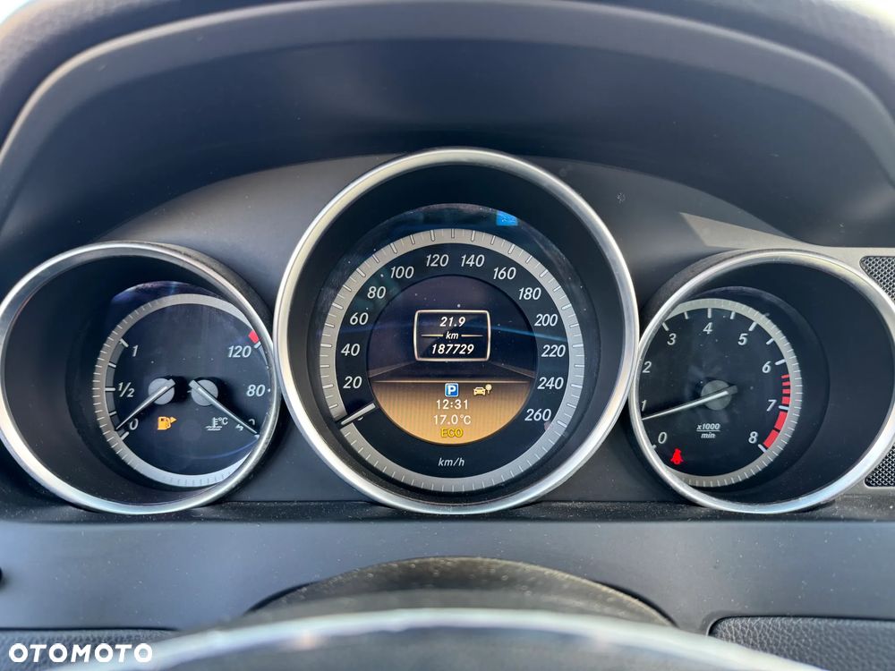 Mercedes-Benz Klasa C 180 BlueEFFICIENCY Elegance - 16