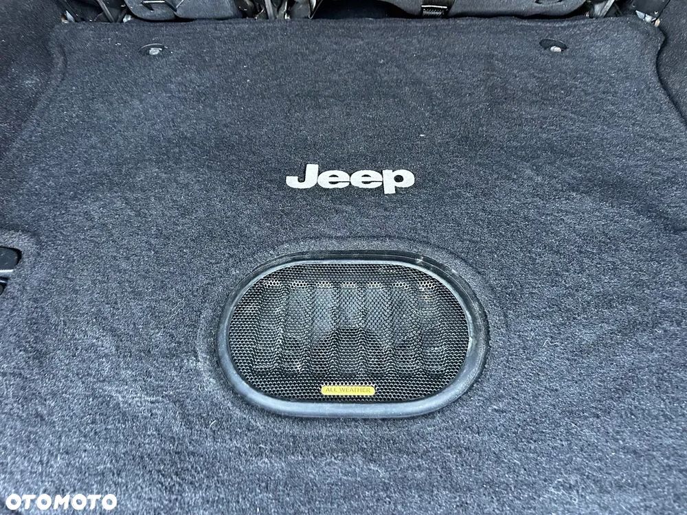 Jeep Wrangler 3.6 Unlim Sahara - 32