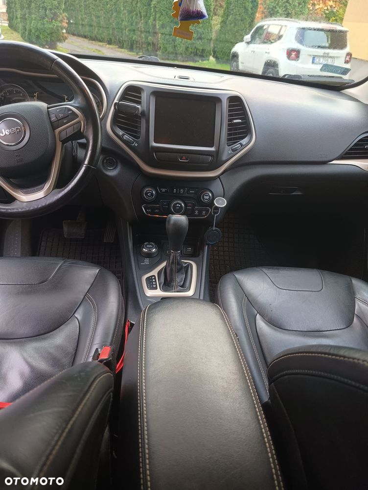 Jeep Cherokee - 4