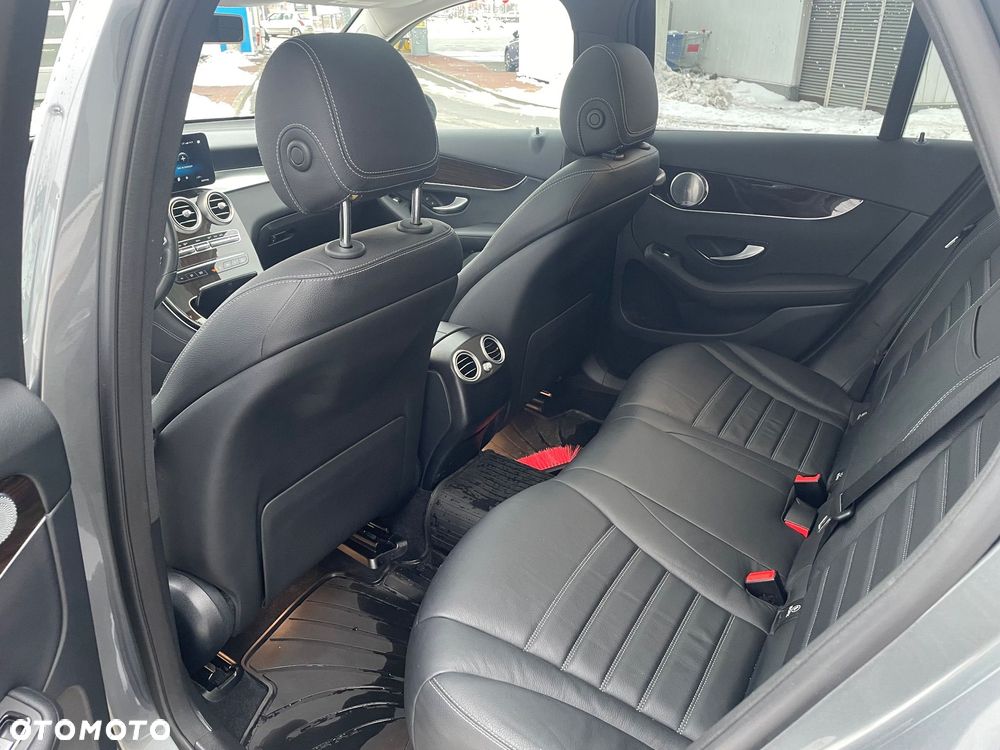 Mercedes-Benz GLC 300 4Matic 9G-TRONIC Exclusive - 29