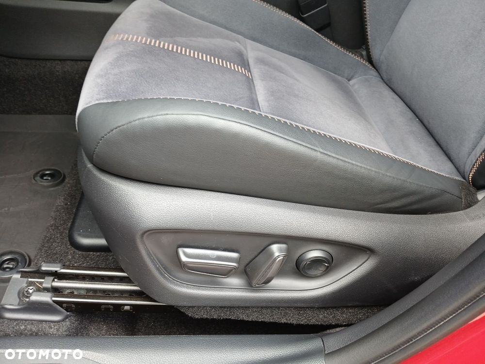 Lexus LBX 1.5 Hybrid Cool AWD - 16