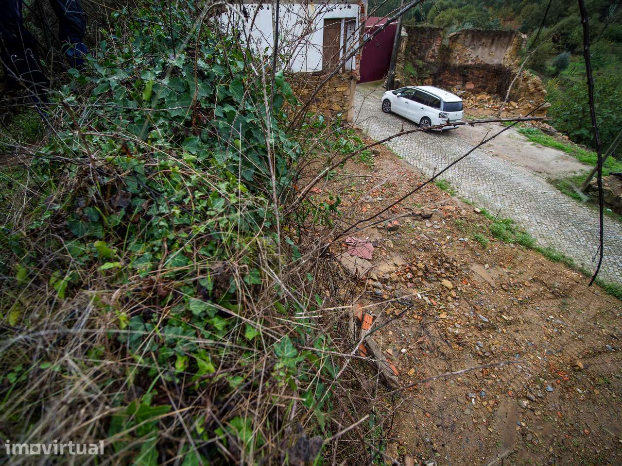 Moradia em ruina, Rua Sr. do Mundo, Freixo, Mortagua - Grande imagem: 4/7