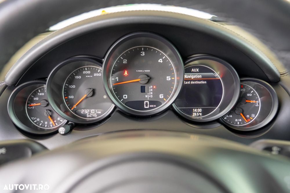 Porsche Cayenne 3.0 L V6 - 16