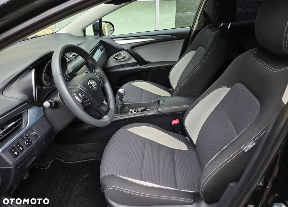 Toyota Avensis - 18