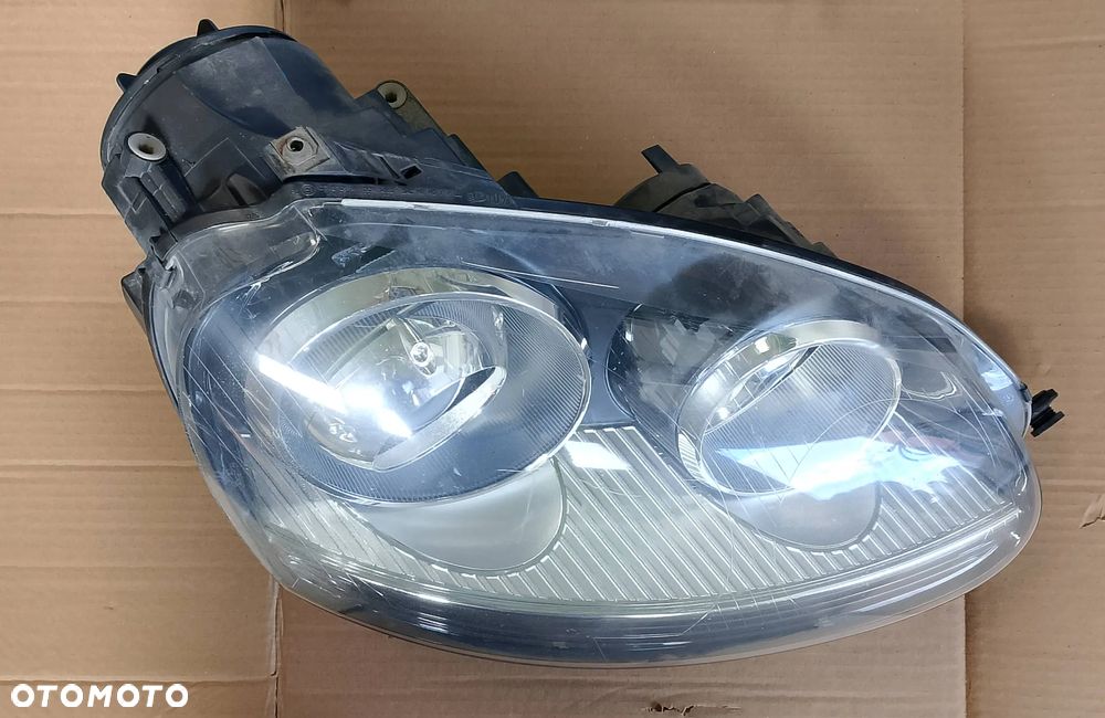 Lampa prawa przednia 0301212272 VW Golf V Europa