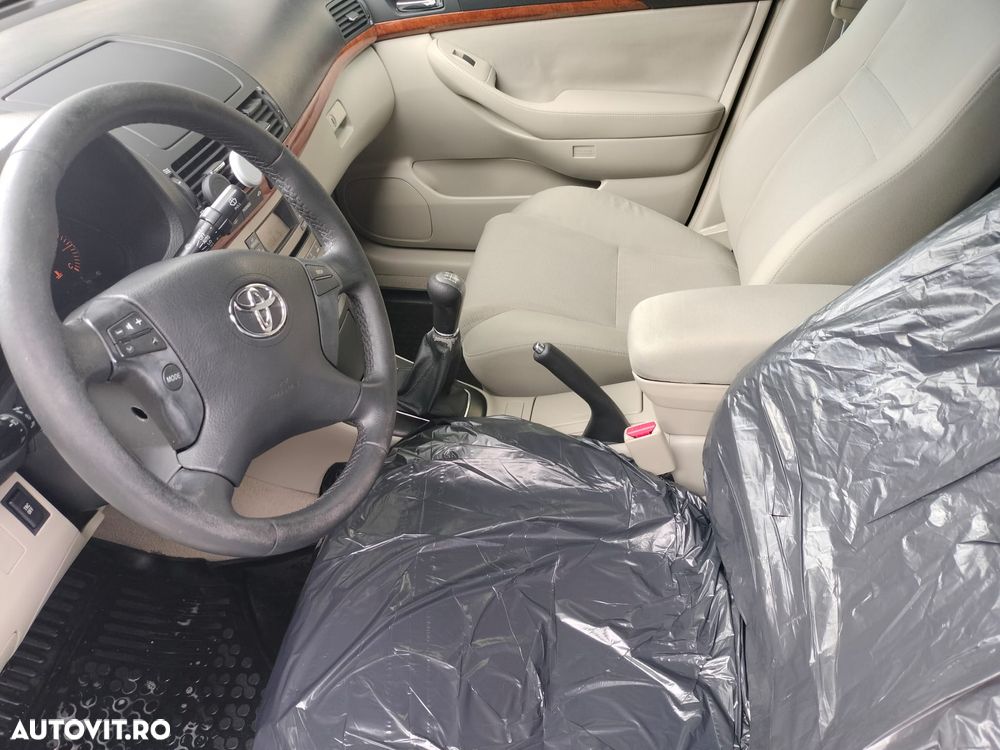 Toyota Avensis 2.0 Sdn. Sol Plus - 2