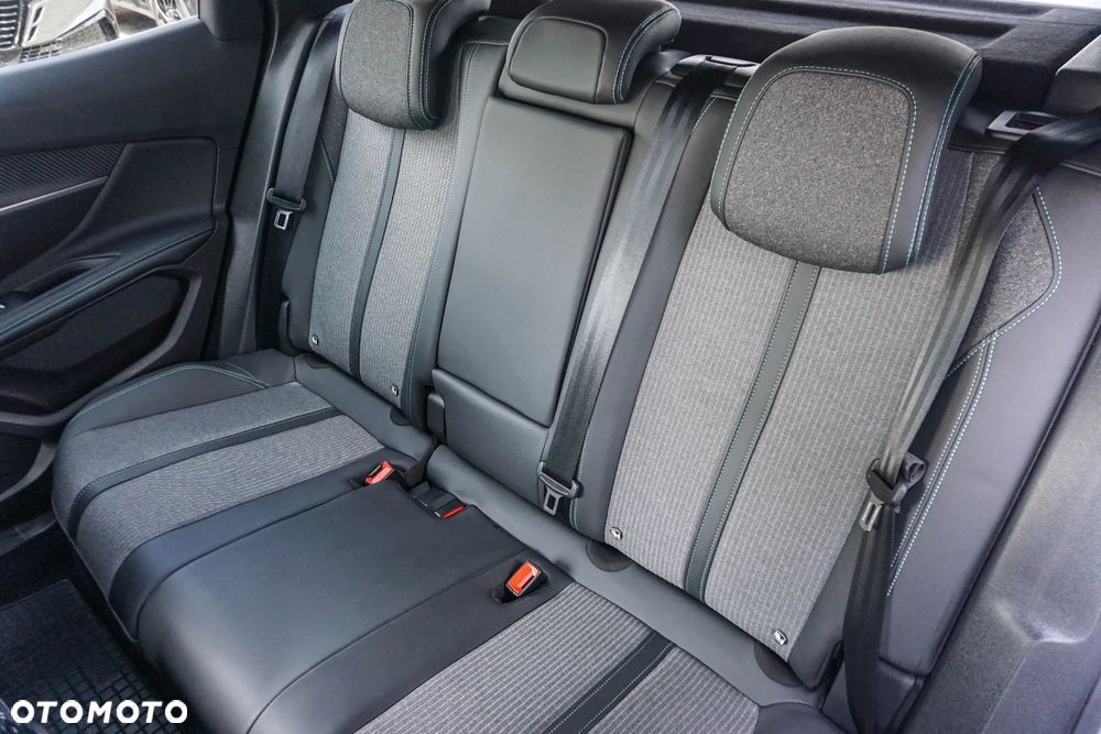 Peugeot 3008 1.2 PureTech Allure Pack S&S EAT8 - 31