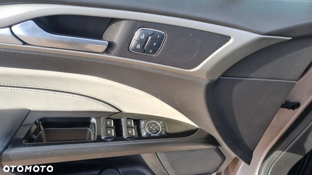 Ford Mondeo 2.0 Start-Stopp CVT Vignale - 37