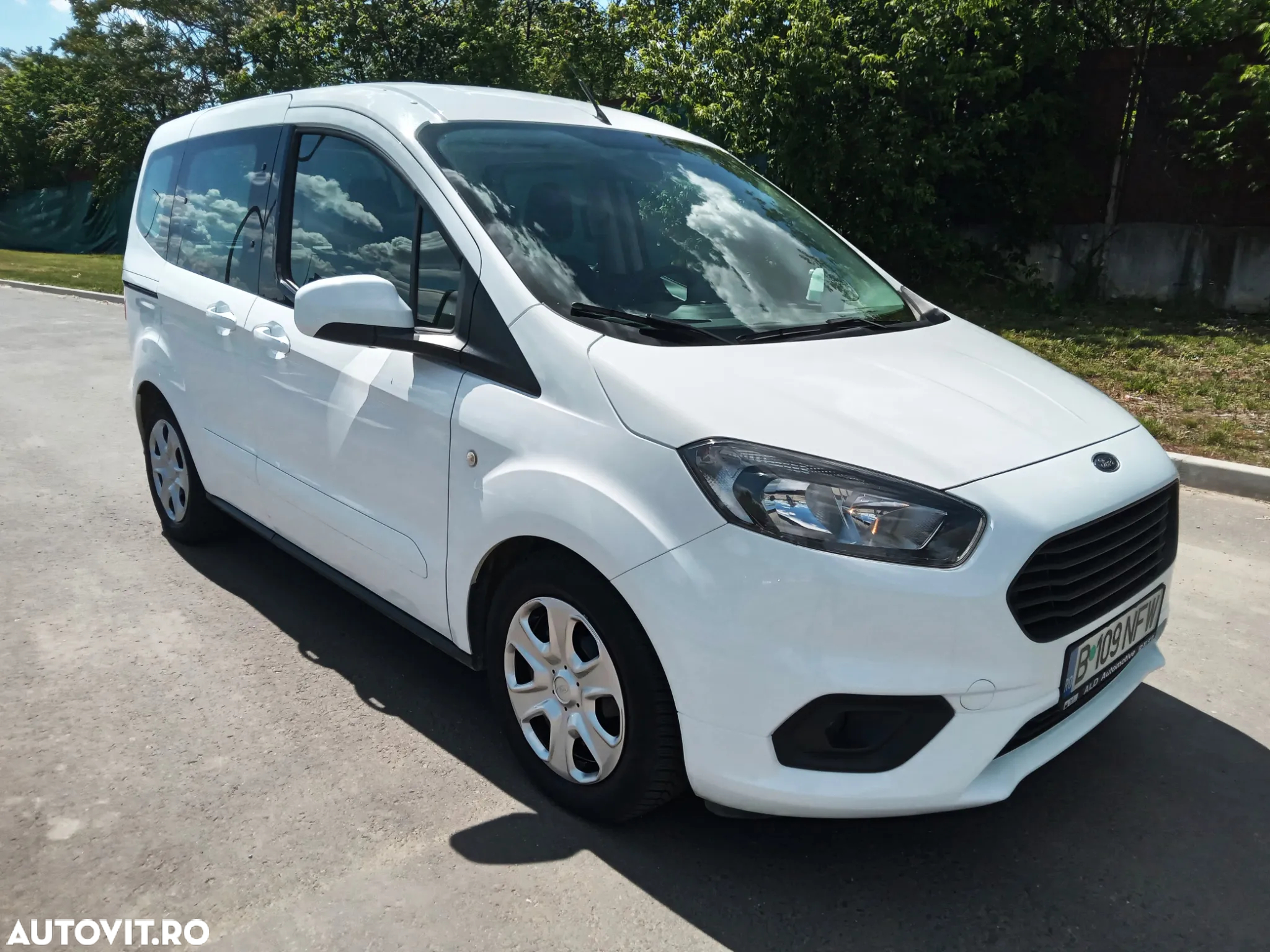 Ford Tourneo Courier 1.5 TDCi Trend - 10