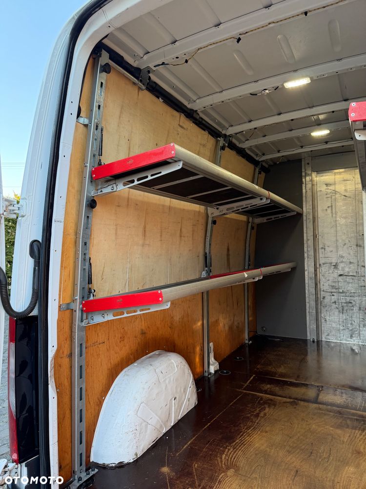 Mercedes-Benz Sprinter - 13