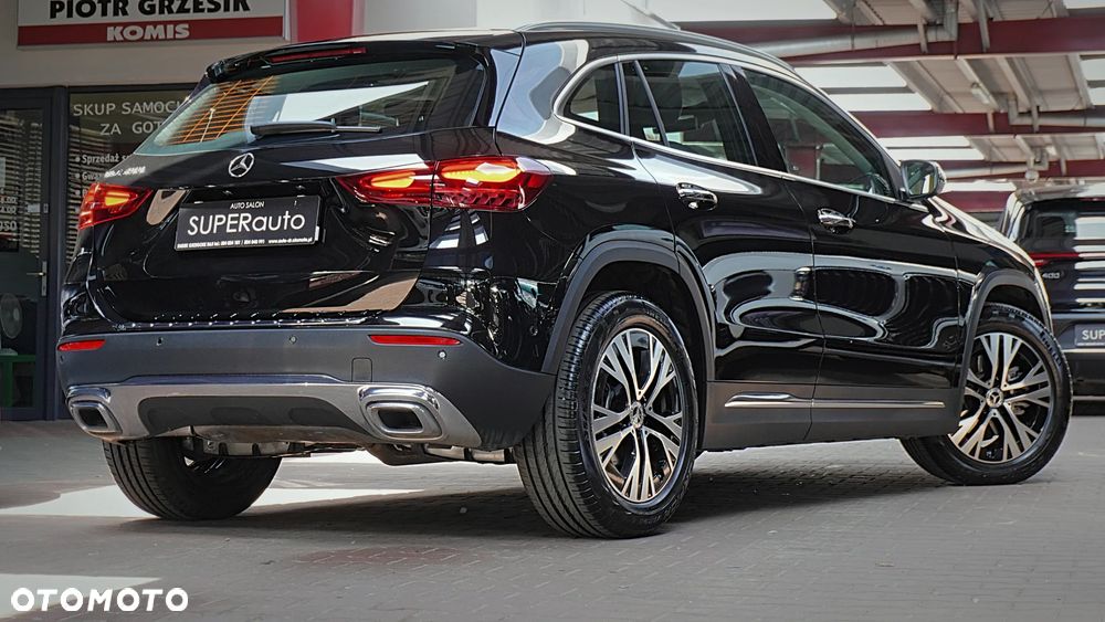 Mercedes-Benz GLA 200 - 12