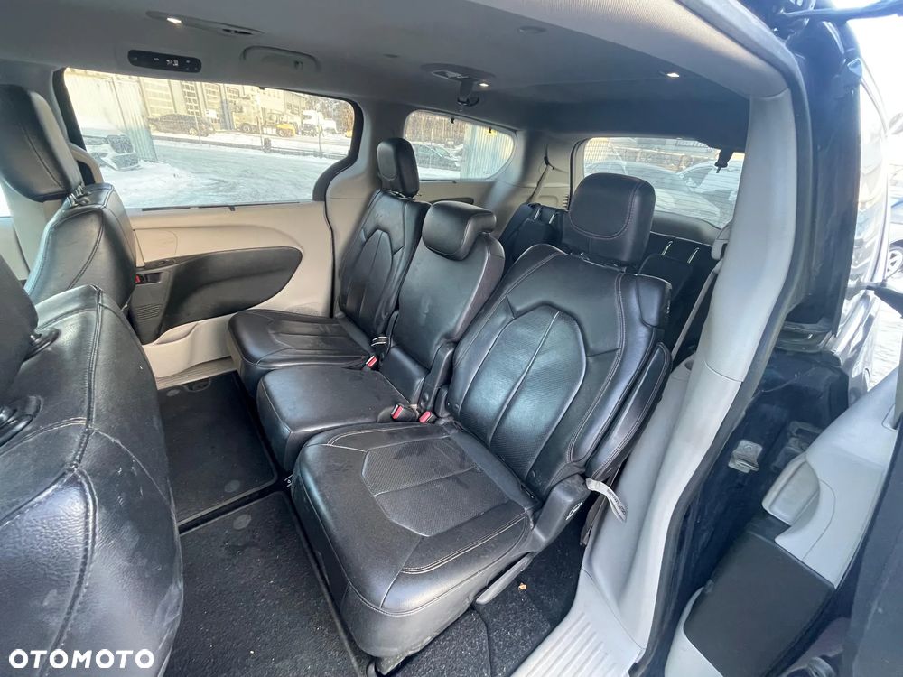 Chrysler Pacifica - 10