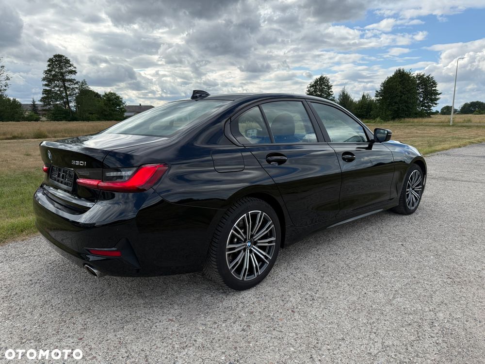BMW Seria 3 330i - 13
