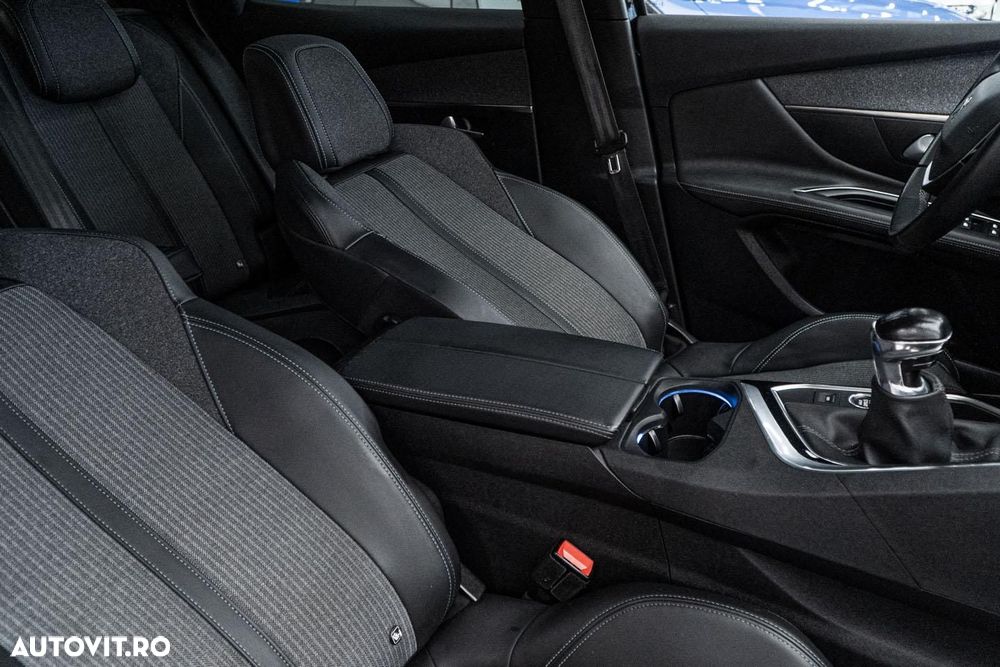 Peugeot 3008 PureTech 130 Stop & Start Allure - 38