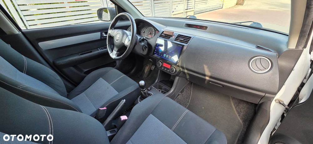 Suzuki Swift 1.3 Black and White - 10