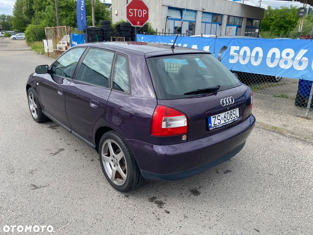 Audi A3 Sportback 1.8 Ambiente - 16