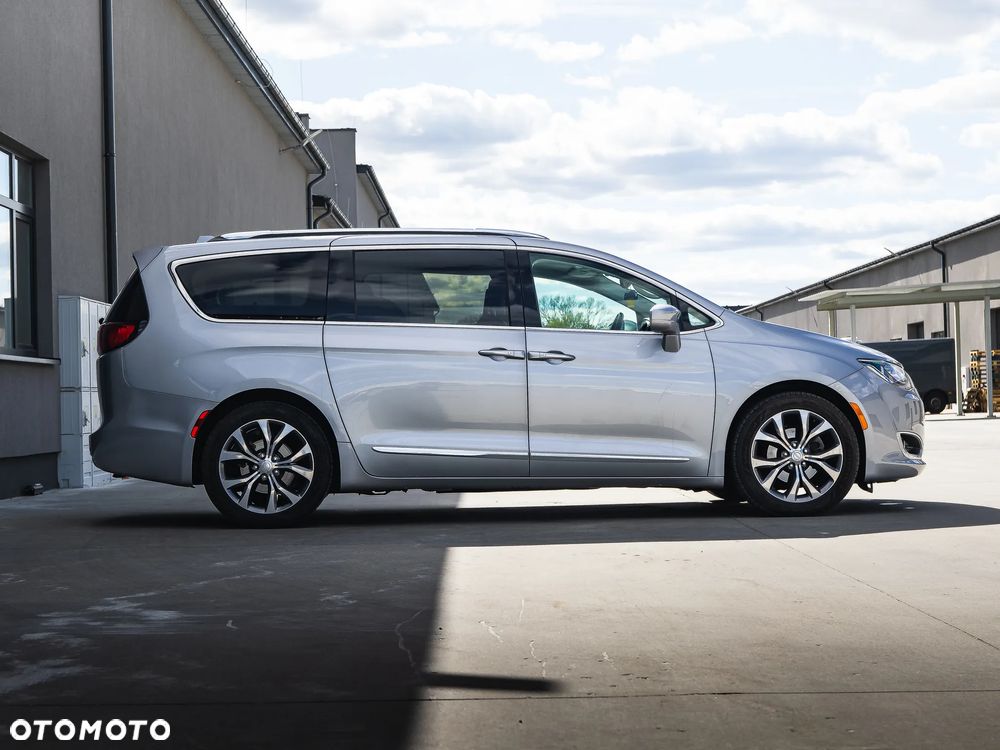 Chrysler Pacifica - 4