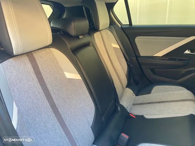 Opel Astra 1.2 T GS - 34