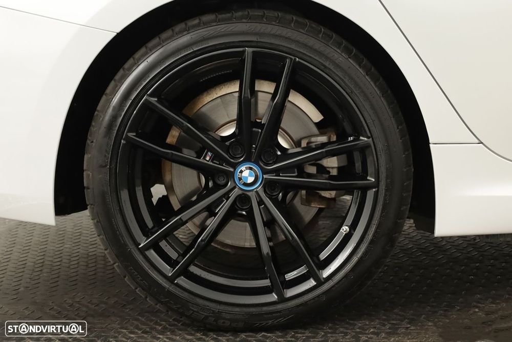 BMW 330 e Pack Desportivo M Auto — fotografia 5