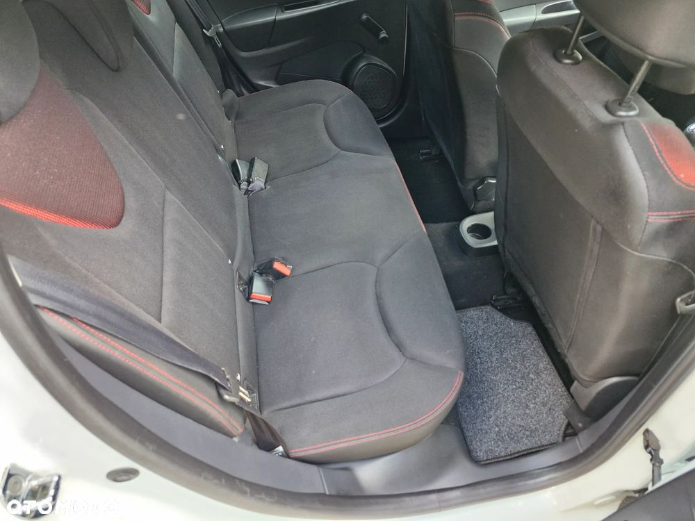 Renault Clio 1.2 16V 75 Life - 9