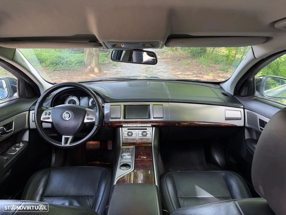 Jaguar XF 2.7 D V6 Premium Luxury - 15